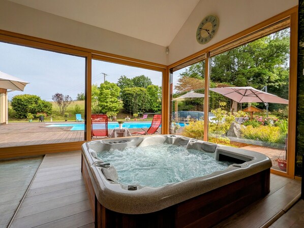 Terrace/patio - Spacious room with balcony and heated pool access (Anould)