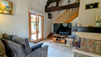 Télévision, cheminée