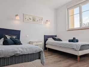 1 bedroom, bed sheets