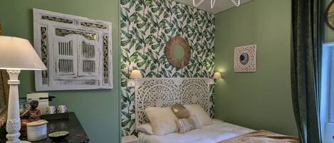 1 bedroom, bed sheets