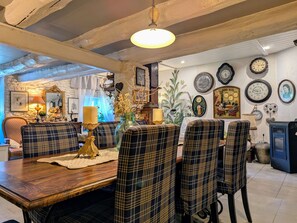 Dining - Renovated guest house with dining in Altiligerian countryside (Saint-Victor-sur-Arlanc)