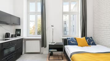 City Studio | Private kitchenette | Fridge, oven, stovetop, dishwasher