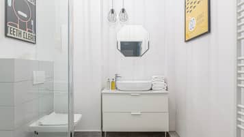 Estudio City | Baño | Ducha, toallas, jabón y champú