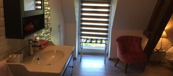 Rooms with breakfast included and guest table in Berry, near the Loire Castles