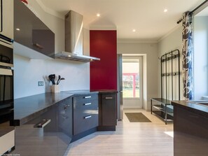 Fridge, microwave, oven, dishwasher - Renovated house by the Saône, fishing and relaxation (Soing-Cubry-Charentenay)