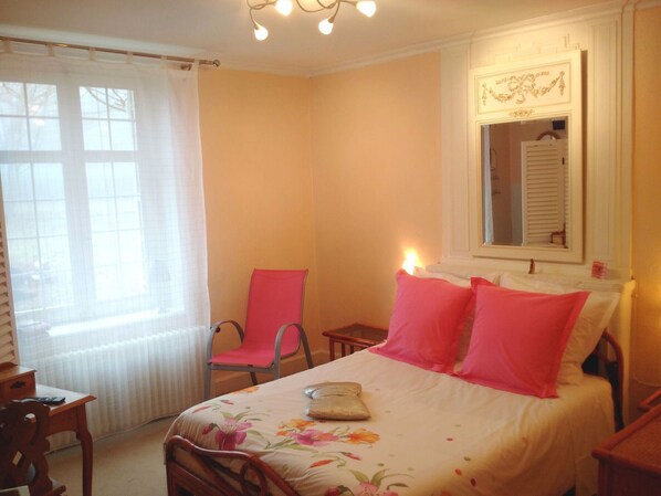 1 chambre, bureau, Wi-Fi, draps fournis