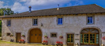 Ruby Room: Elegance and Comfort in the Heart of Nature