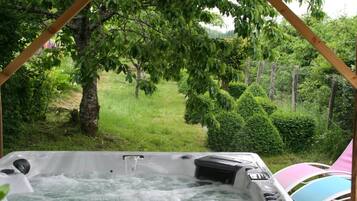 Bain à remous extérieur