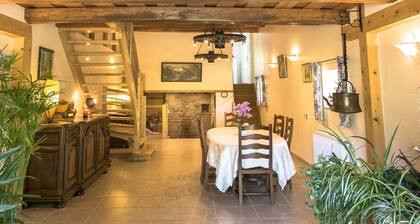 Chambre Rubis: ĂlĂ©gance et Confort en Pleine Nature