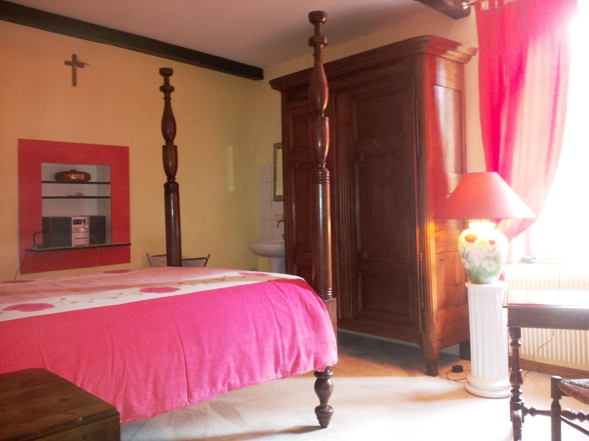 2 bedrooms, bed sheets