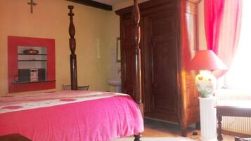 2 bedrooms, bed sheets