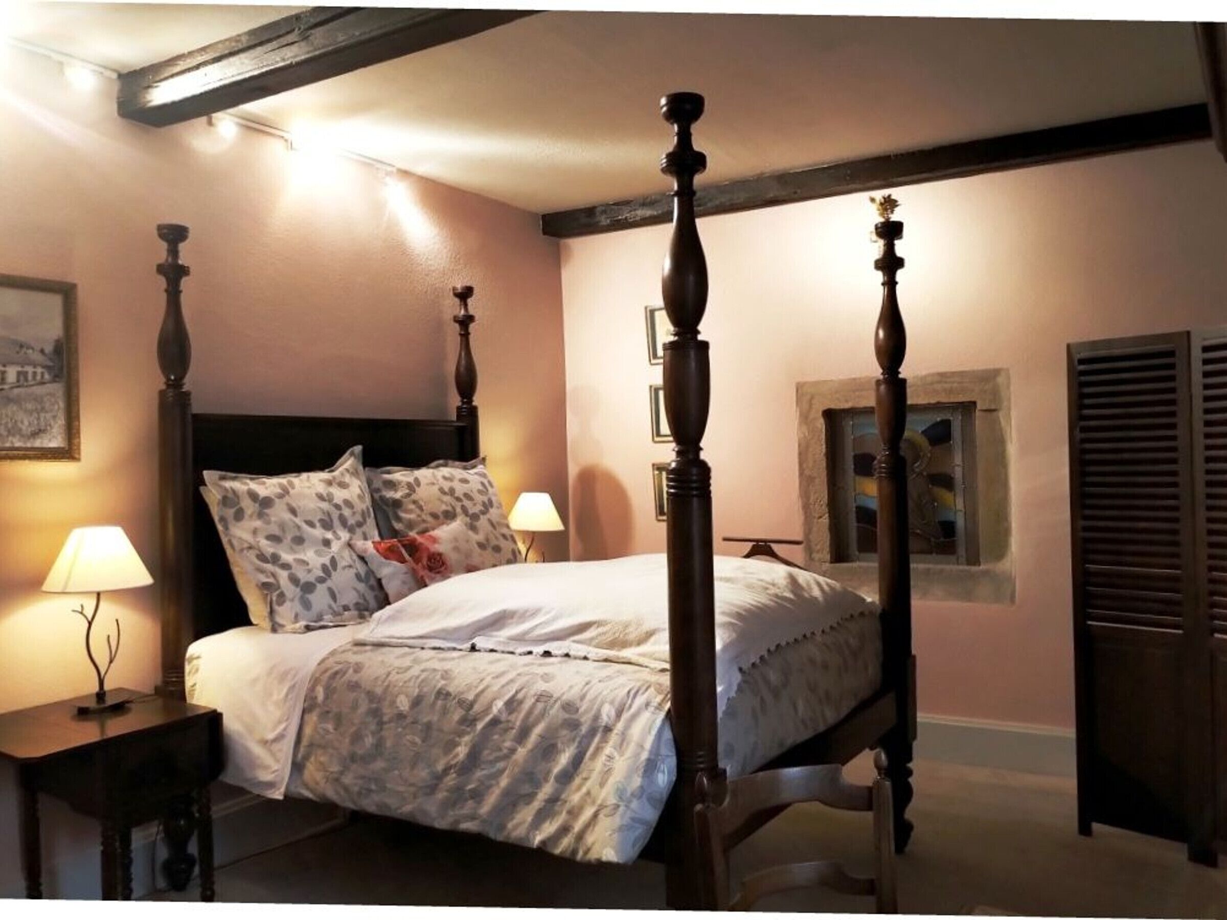 2 bedrooms, bed sheets