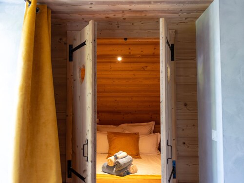 Gentiane Room - 2 Double Beds & Sauna, Perfect for Families