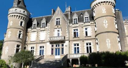 Chambres d'hÎtes de charme au Chùteau avec jardin et petit-déjeuner inclus