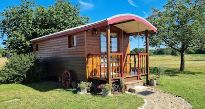 Roulotte Esmeralda: Estancia única en la naturaleza, con aire acondicionado, parking y bicis