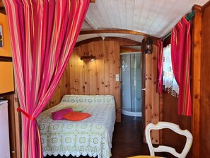 1 habitación y ropa de cama 