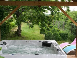 Bain à remous extérieur