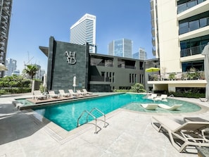 2 outdoor pools - Exquisite Finishing Studio -Business Bay (Dubai)