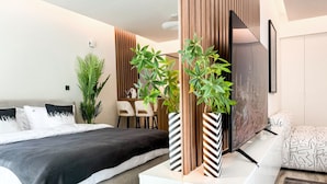 Luxury Studio, 1 King Bed, City View, Tower - Exquisite Finishing Studio -Business Bay (Dubai)