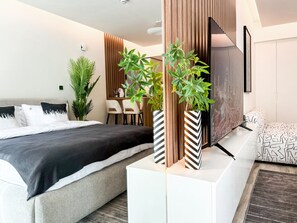 Luxury Studio, 1 King Bed, City View, Tower | In-room safe, blackout drapes, iron/ironing board, free WiFi - Exquisite Finishing Studio -Business Bay (Dubai)