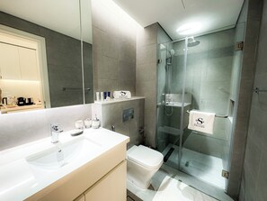 Studio Luxe, 1 très grand lit, vue ville, dans la tour | Salle de bain