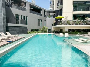 2 outdoor pools