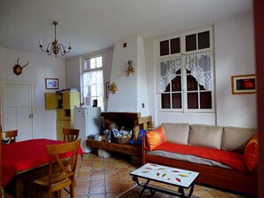 Televisión, chimenea