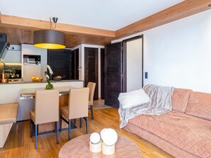 TV - Charming 4-Star Apartment, SPA Access, Les Saisies (Les Saisies)