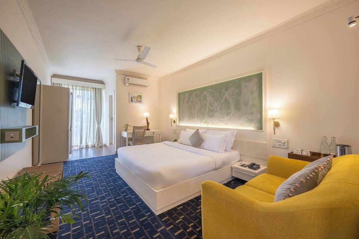 Deluxe Room, Balcony | Soundproofing, iron/ironing board, rollaway beds, free WiFi