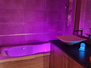 Bathroom - Luxury 3-room apt., private spa, ski-in/ski-out (Les Saisies)