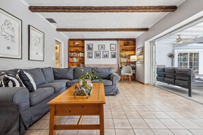 Televisión, oficina