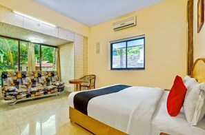 Soundproofing, iron/ironing board, free WiFi - Hotel 69 (Saligao)