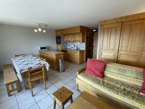 Interior - 3-room apartment, Les Saisies, ski-in, 9 guests, south balcony (Les Saisies)