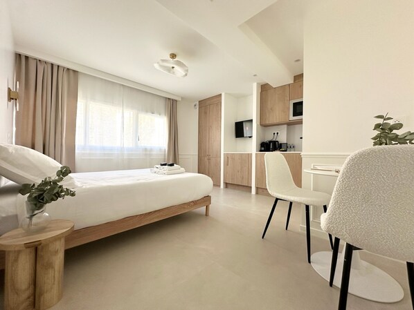 1 dormitori, planxa i posts de planxar, wifi i roba de llit 