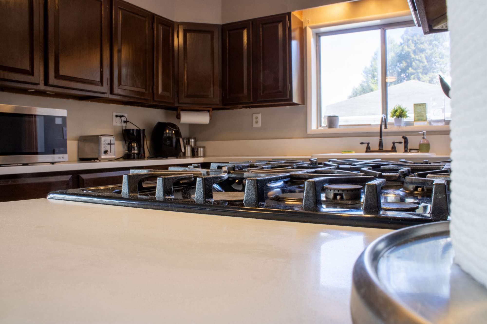 冷蔵庫、電子レンジ、オーブン、コンロ