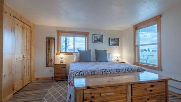 3 bedrooms, desk, iron/ironing board, free WiFi