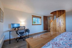 3 slaapkamers, een bureau, een strijkplank/strijkijzer, gratis wifi