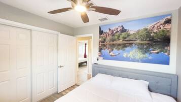 4 Schlafzimmer, Schreibtisch, Bügeleisen/Bügelbrett, Reisekinderbett