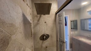 تجهيزات دش، مجففات شعر، مناشف