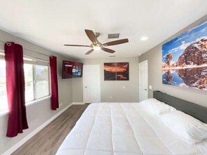 4 bedrooms, desk, iron/ironing board, travel cot - The Joshua Tree Forest:FREE* Heated Salt Pool,City&Mtn.Views,BBQ,1/2 ACRE,Billiards,Board Games! (Twentynine Palms)