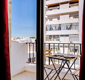 Dining - Anya (FARO)
