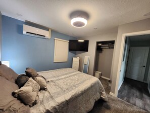 2 habitaciones, tabla de planchar con plancha, wifi y ropa de cama 