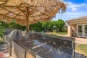 Terrace/patio - The Deniro at Indian Palms Country Club - Elegant Design, Cozy Fire Pit & Poolside Bliss (Indio)