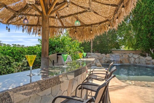 The Deniro at Indian Palms Country Club - Elegant Design, Cozy Fire Pit & Poolside Bliss