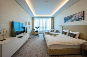 Luxury Studio, City View, Tower | In-room safe, blackout drapes, iron/ironing board, free WiFi - Bird's-eye view studio PalmTower (Dubai)
