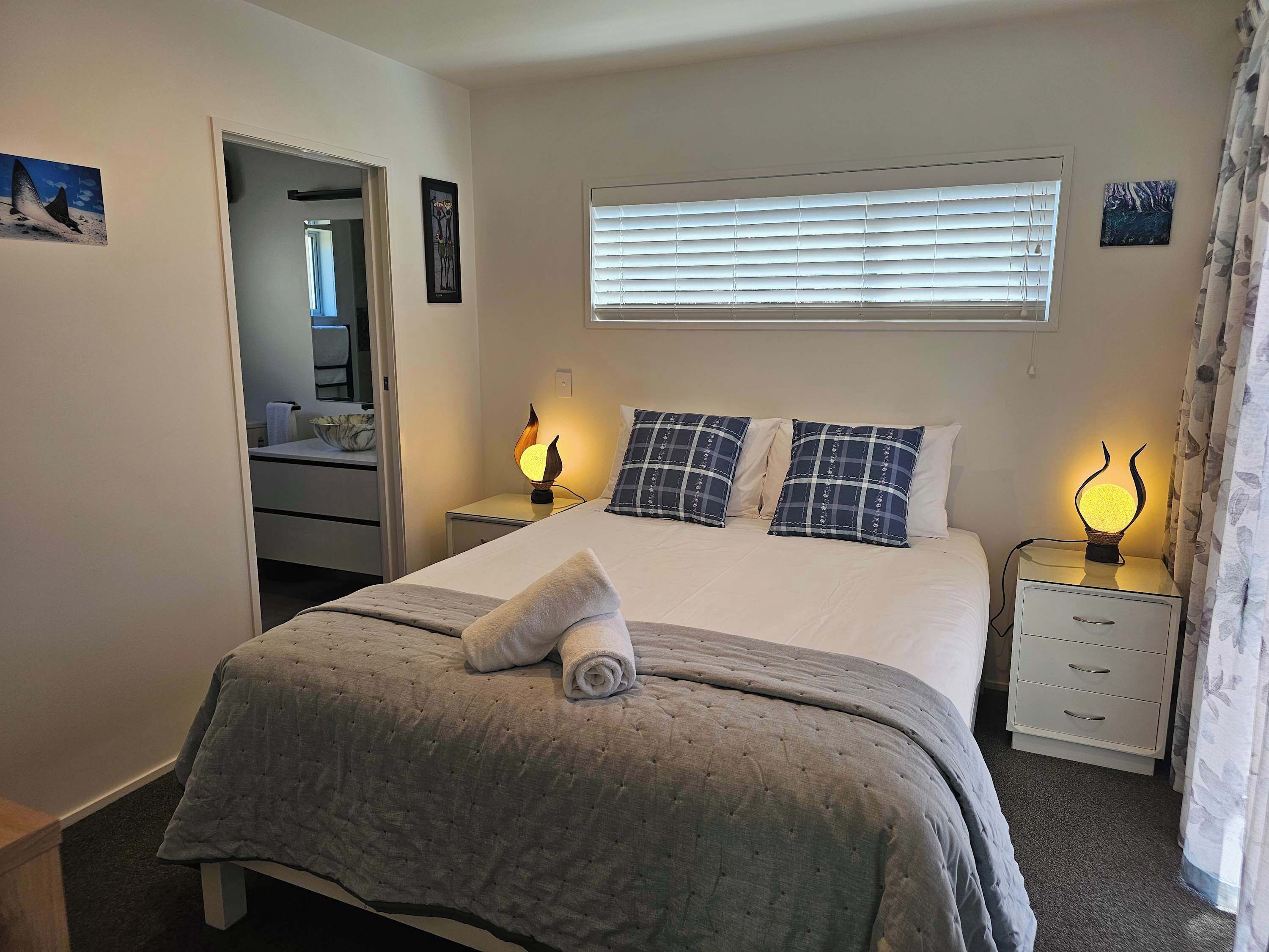 2 soveværelser, skrivebord, strygejern/strygebræt, weekendseng