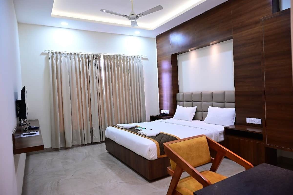 Luxury Room | Desk, free WiFi