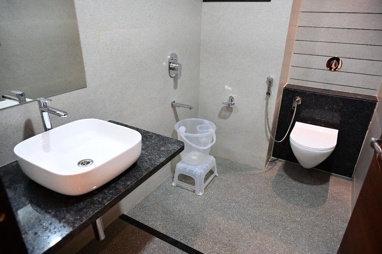 Shower, towels, shampoo, toilet paper