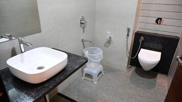 Shower, towels, shampoo, toilet paper