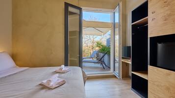Deluxe Double Room, Balcony | Desk, cribs/infant beds, free WiFi, bed sheets